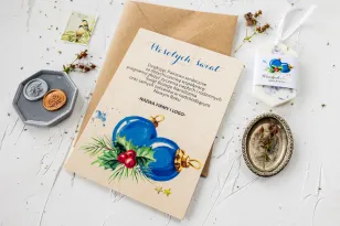 Drewniana Kartka z Niebieskimi Bombkami | Biznesowe Kartki Świąteczne Bożonarodzeniowe z Logo | DR13 Drewniana Kartka z Niebieskimi Bombkami | Biznesowe Kartki Świąteczne Bożonarodzeniowe z Logo | DR13