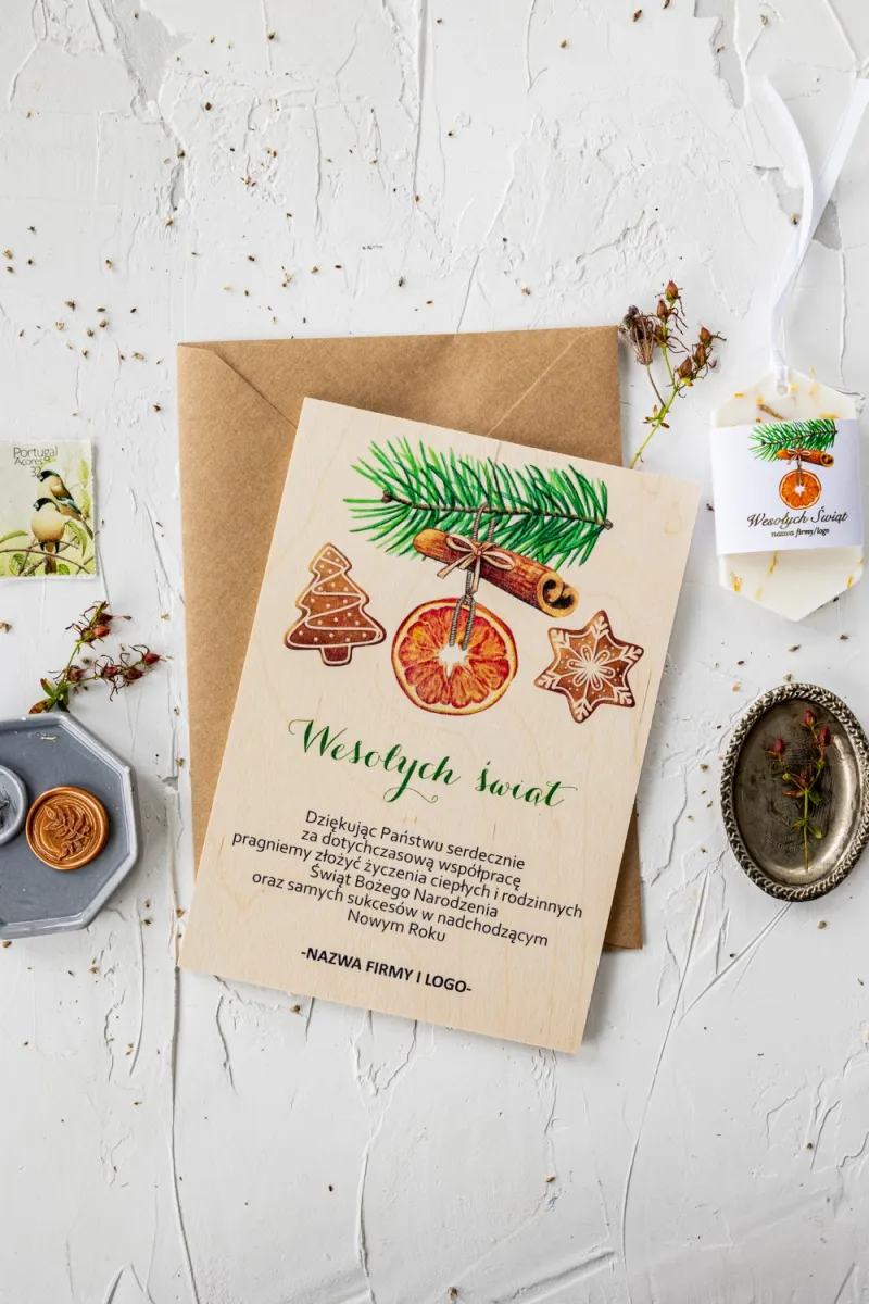 Drewniane Kartki z Pomarańczą i Cynamonem | Kartki Bożonarodzeniowe dla Firm z Logo | DR15 Drewniane Kartki z Pomarańczą i Cynamonem | Kartki Bożonarodzeniowe dla Firm z Logo | DR15