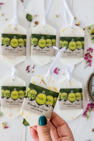 Zapachowa zawieszka sojowa jako upominek dla Twoich Klientów.