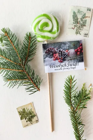 Personalizowane upominki firmowe - lizaki z szyszkami i czerwoną jarzębiną na śniegu - Kolekcja LZ21