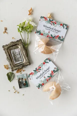 Personalizowane upominki firmowe - ciasteczko z wróżbą z grafiką zielonych gałązek i czerwonej jarzębiny - Kolekcja CZW3