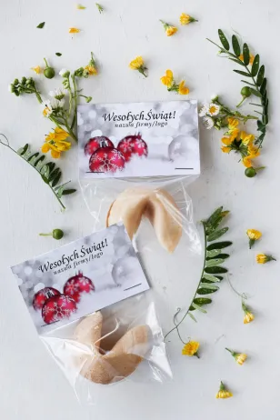 Personalizowane upominki firmowe - ciasteczko z wróżbą z grafiką czerwonych bombek - Kolekcja CZW14