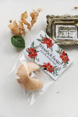 Personalizowane upominki firmowe - ciasteczko z wróżbą z grafiką czerwonych kwiatów - Kolekcja CZW15