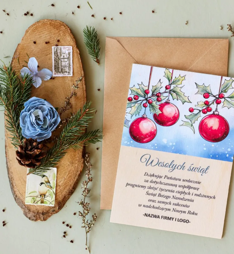 Personalizowane kartki na drewnie dla firm z grafiką czerwonych bombek na gałązkach - Kolekcja DR41 Personalizowane kartki na drewnie dla firm z grafiką czerwonych bombek na gałązkach - Kolekcja DR41