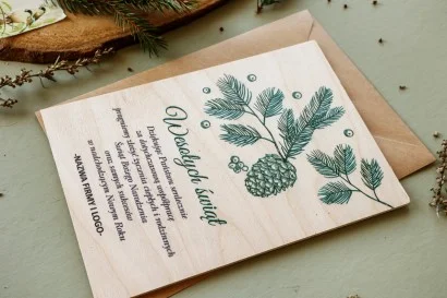 Personalizowane drewniane kartki dla firm z grafiką zielonych gałązek - Kolekcja DR44