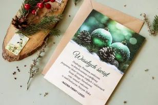 Drewniane Kartki z Grafiką Zielonych Bombek | Kartki Bożonarodzeniowe dla Firm z Logo | Kolekcja DR47 Drewniane Kartki z Grafiką Zielonych Bombek | Kartki Bożonarodzeniowe dla Firm z Logo | Kolekcja DR47