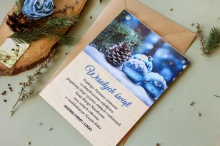 Eleganckie Drewniane Kartki z Bombkami na Śniegu | Personalizowane Kartki dla Firm na Boże Narodzenie | Kolekcja DR48