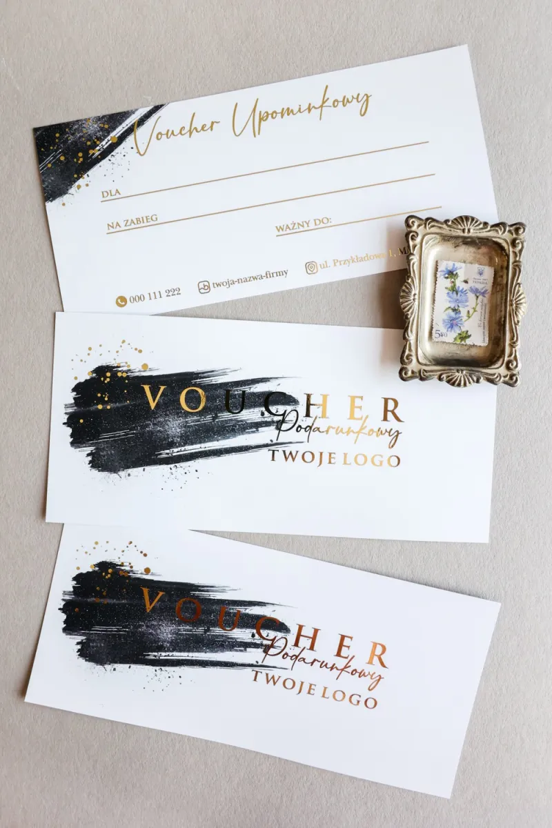 Personalizowany voucher na zabiegi kosmetyczne z elegancką grafiką w czerni i złocie