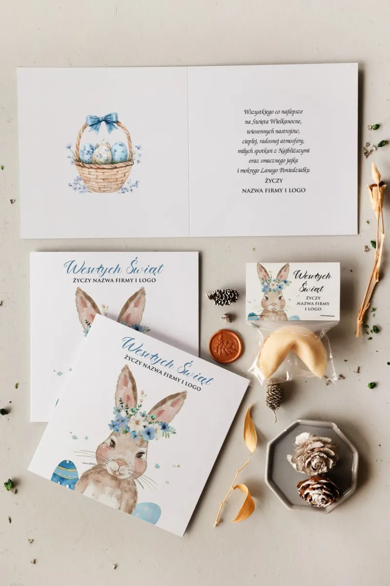 Firmowa kartka wielkanocna z logo i koszyczkiem pełnym pastelowych pisanek