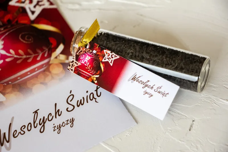 Buteleczki z herbatą jako firmowy upominek. Przywieszka z logo firmy oraz dowolną treścią i grafiką - Model H1 Buteleczki z herbatą jako firmowy upominek. Przywieszka z logo firmy oraz dowolną treścią i grafiką - Model H1