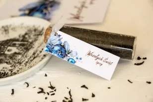 Buteleczki z herbatą jako firmowy upominek. Przywieszka z logo firmy oraz dowolną treścią i grafiką - Model H4